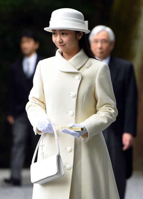 佳子さま伊勢神宮参拝　白のロングドレス姿、お一人で：朝日新聞デジタル
