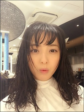 「人生初パーマとカラーリングしました！」佐々木希、念願のドキドキ初体験に歓喜
