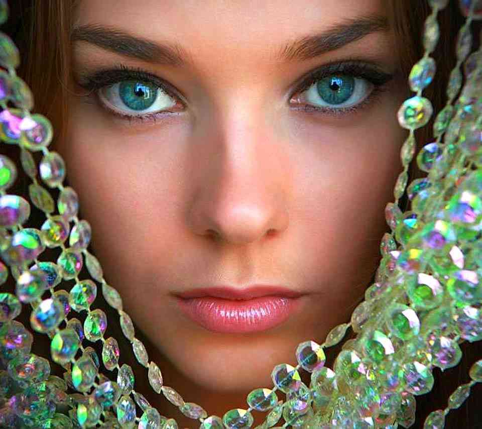 レーザーによりブルーの瞳を手に入れる!?米国でもすでに実験段階。