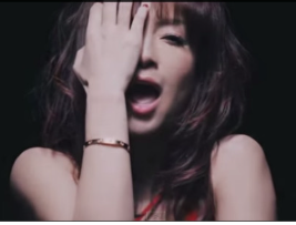 浜崎あゆみ、ファンの声に応え名曲のMVを制作…真紅のドレス姿で魅了
