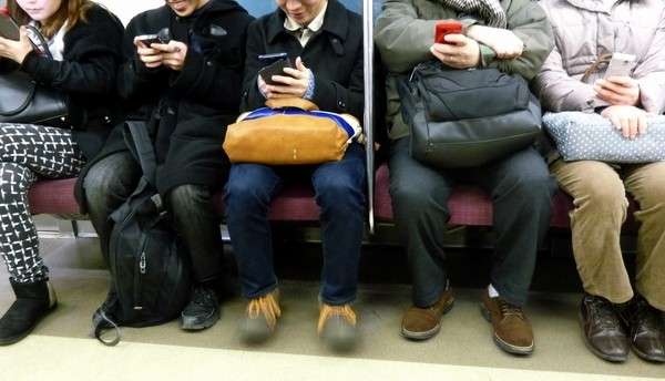 思わず３度見（笑）電車の中で聞いた衝撃の「電話やりとり」がとんでもない-Cadot（カド） |
