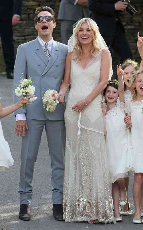 芸能人のウエディングドレス姿を貼っていこう