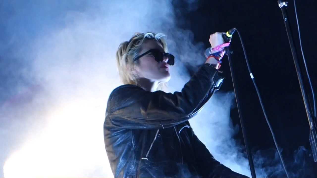Sky Ferreira - Omanko LIVE HD (2013) Los Angeles El Rey Theatre - YouTube