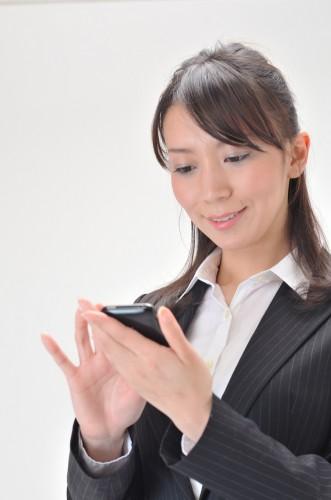 気を付けないと危険！急増するスマホ依存症の症状9つ