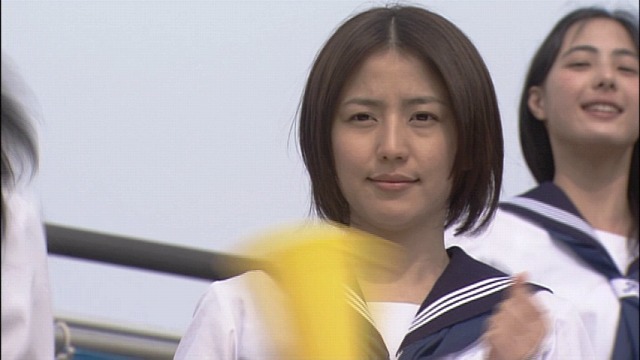 長澤まさみ、美脚のぞかせレッドカーペットに登場 
