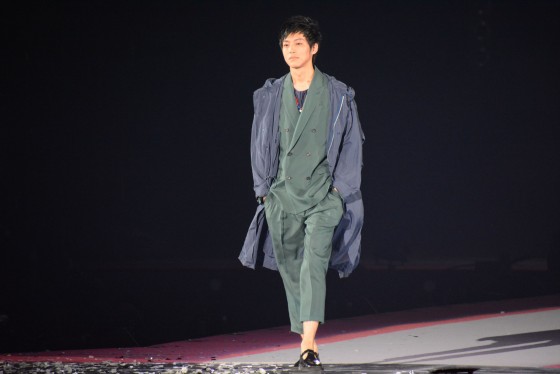 松坂桃李、GirlsAwardに初登場もサプライズ過ぎて気づかれず…