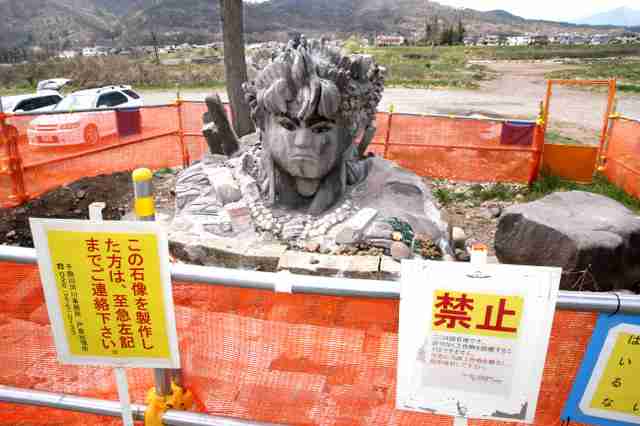 河川敷に巨大石像、作った男を書類送検　数年前から拡大：朝日新聞デジタル