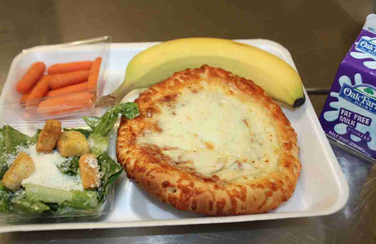 質素すぎる米・小学校の給食。オバマ夫人の「児童の肥満撲滅運動」もここまでか。