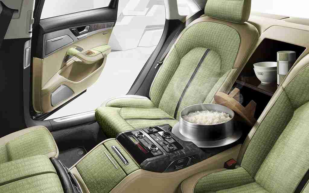 【ヤバすぎ】アウディが最高級サルーン『Audi A8』に炊飯器を搭載 / コンソールを開くとホカホカご飯が炊けている | ロケットニュース24