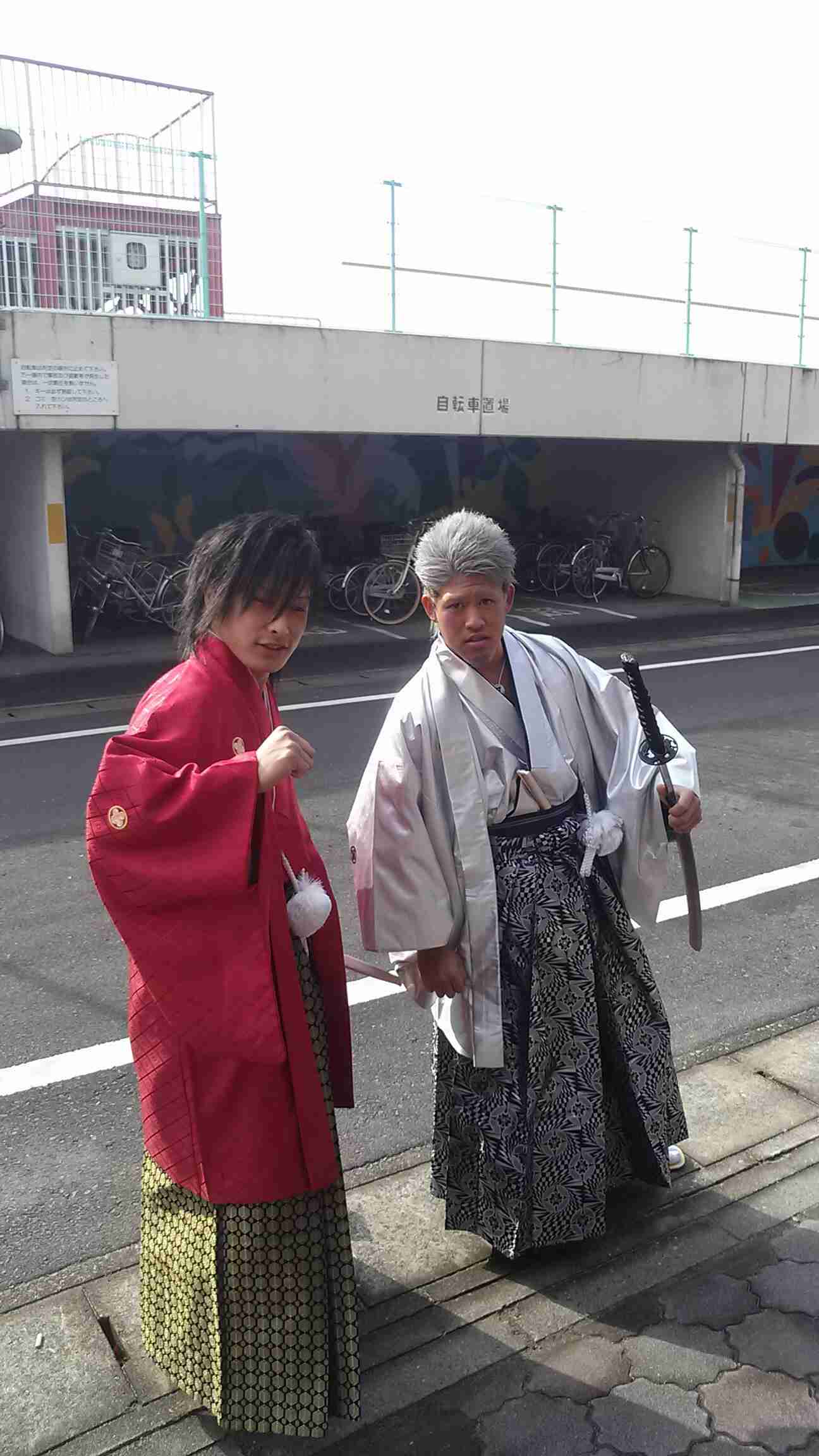 【閲覧注意】若者が老人に花火をくわえさせ、口の中を大ケガさせた動画が投稿される