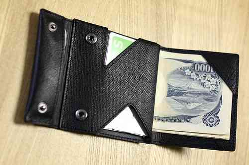 あなたは長財布派？折財布派？