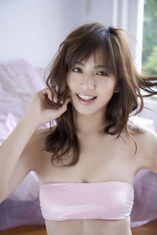 優木まおみ、愛娘と“自然体”2ショットで初表紙