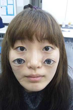 心霊写真みたいに見える画像