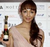 神田うの“超セレブ”誕生会！海外の5つ星ホテルで「前夜祭」も
