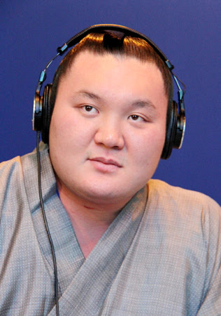 優木まおみ、愛娘と“自然体”2ショットで初表紙