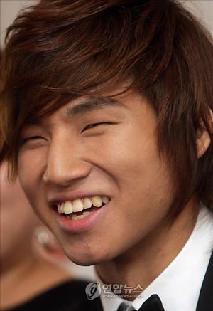 “女子中高生が好きな芸人”1位は8.6秒バズーカー。NON STYLEは“苦手な芸人”と両方で王座陥落。