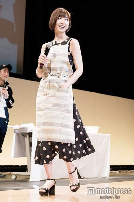 篠田麻里子、AKB48卒業後初のソロイベントで“涙サプライズ”