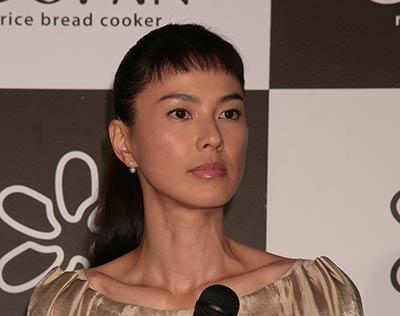 江角マキコ 4月降板危機回避の陰に「ナイナイ岡村隆史」の存在