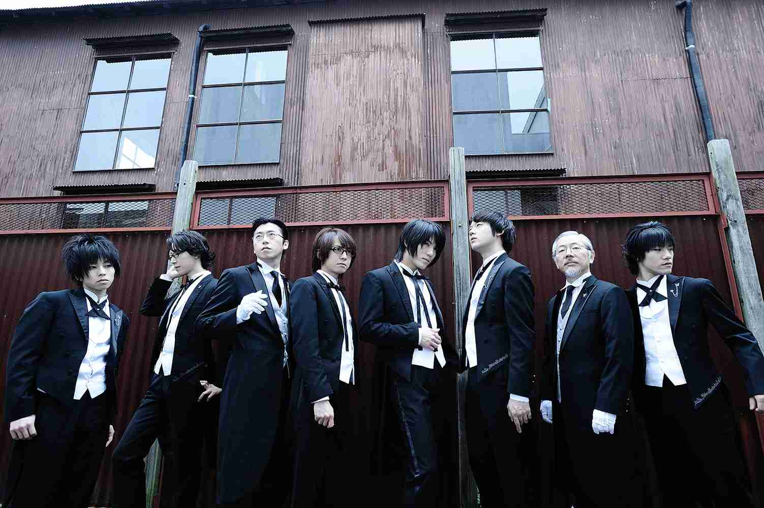 セクシーなウエイトレスでお馴染み『フーターズ』の男性版がオープン！上半身裸のイケメンマッチョがサービスしてくれるらしい