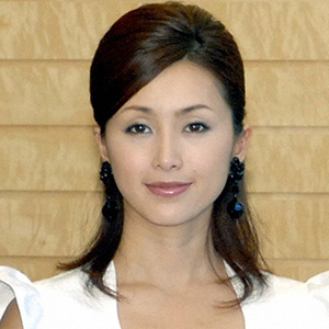 酒井法子に危機 批判殺到でパチンコ営業自粛、テレビ復帰も絶望的 - ライブドアニュース