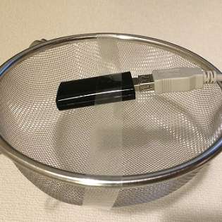 【やってみた】料理用の水切りザルで、WiFi電波強度を上げる!? 誰も知らない「ザル」の使い方 | TOCANAスマホ