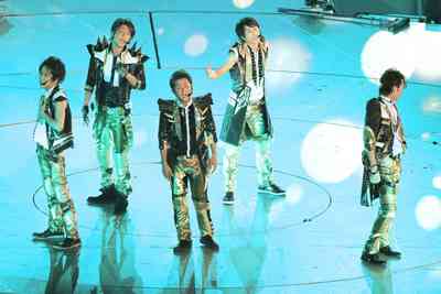 嵐の年収が少ない…「大金を握らせない」ジャニーズの教育方針