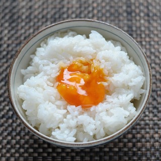 卵かけご飯はハゲの原因だった!? 育毛養分を根こそぎ排泄する恐るべき作用 | もぐもぐニュース