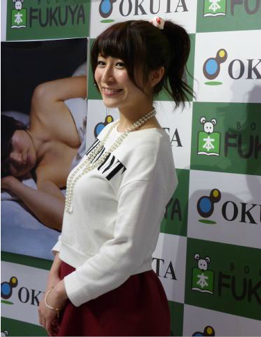 おかもとまり、初Ｔバック水着で露出度最大！結婚は「未定です」
