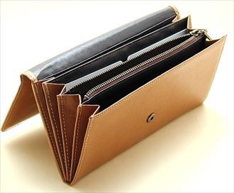 拾った財布に30万円、届け出なかった疑い　男を逮捕