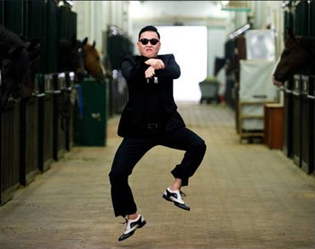 “女子中高生が好きな芸人”1位は8.6秒バズーカー。NON STYLEは“苦手な芸人”と両方で王座陥落。