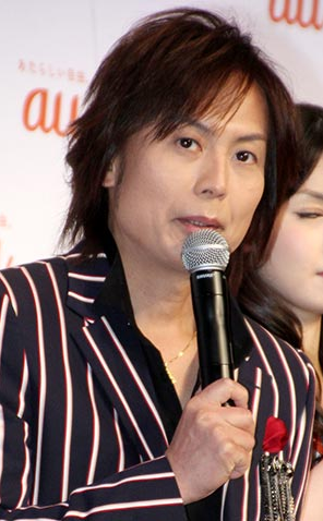 喉頭がんのつんく♂は「声帯摘出して声が出ない」？友人政治家の発言に波紋