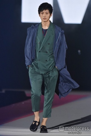松坂桃李、GirlsAwardに初登場もサプライズ過ぎて気づかれず…