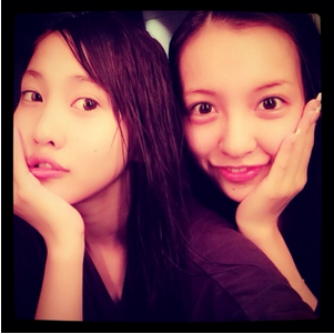 佐野ひなこ、すっぴんで板野友美と2ショットに「似てる」の声