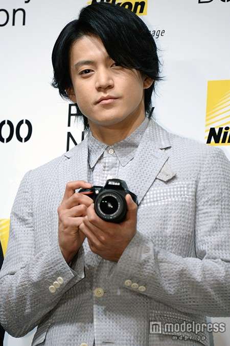 小栗旬、愛娘とのプライベートショット公開　理想の父親像も明かす