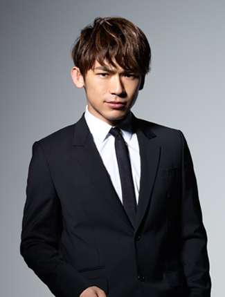 EXILE･NAOTOの腹筋見えセクシー写真にファン興奮！「エロすぎ」「キュン死」