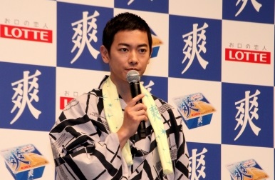 佐藤健、丸刈りをイベントで初披露「中学の野球部以来」