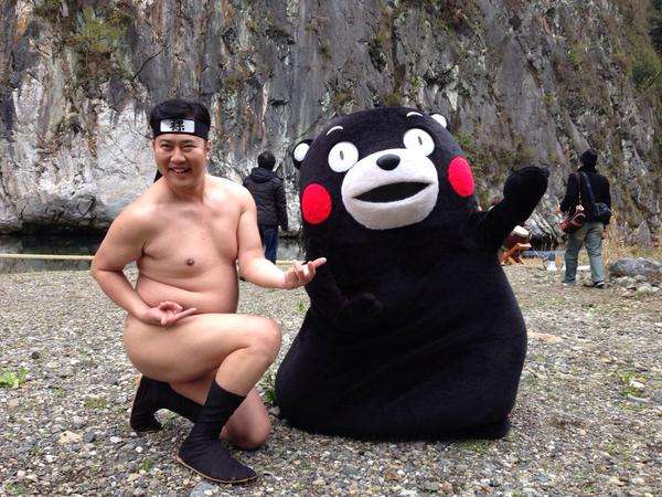 【微閲覧注意？】裸・半裸・キラキラおめめ…超越した自撮りセンスを誇る男性 「ちょっと整形しただけ」と主張