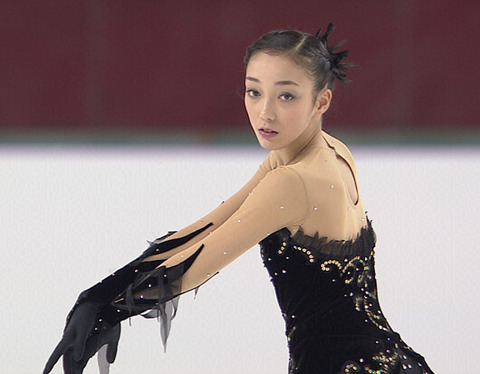 浅田真央が練習再開、現役続行視野に18日会見へ