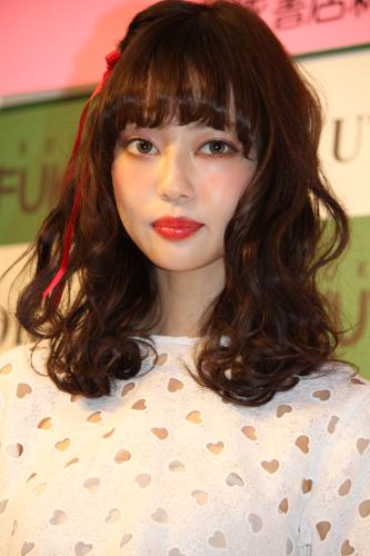 中村里砂、初の水着撮影…父・中村雅俊は「心配してるかも」