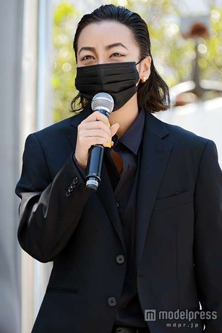 山田孝之、ざわちんの