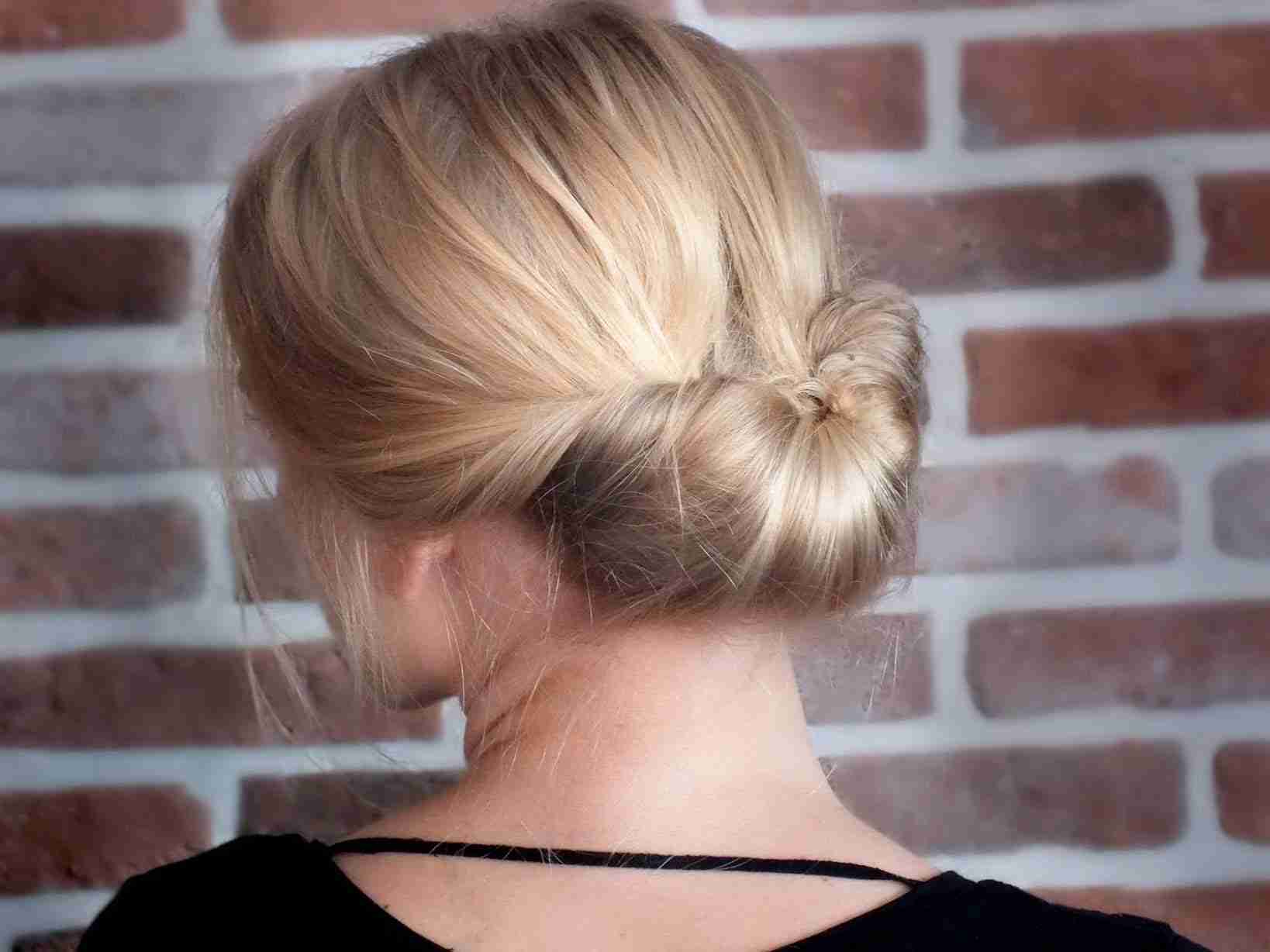 Tutoriel coiffure : Chic, facile et rapide pour les fêtes de fin d'année ! - YouTube