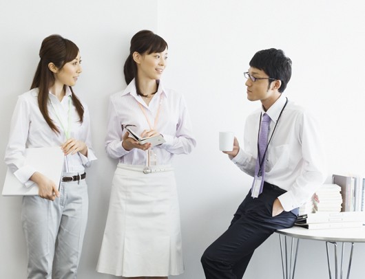 職場でタメ口使いますか？