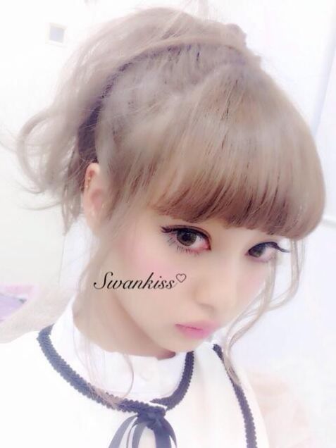 中村里砂、初の水着撮影…父・中村雅俊は「心配してるかも」