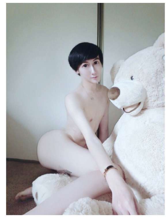 【微閲覧注意？】裸・半裸・キラキラおめめ…超越した自撮りセンスを誇る男性 「ちょっと整形しただけ」と主張