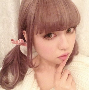 中村里砂、初の水着撮影…父・中村雅俊は「心配してるかも」