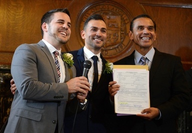 米カリフォルニア州で再び同性婚解禁、カップルが次々挙式　写真12枚　国際ニュース：AFPBB News
