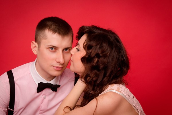 「いってらっしゃいのチュー」で給料25％アップの可能性も？　キスの効能6選