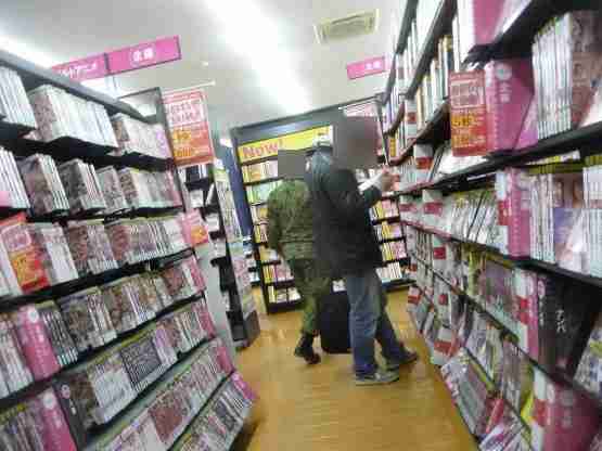 若者のＡＶ離れ！　レンタルAVが危機！識者「AV業界ではコアユーザーの高齢化が問題」AVコーナーには老人ばかりになる			