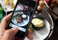 「レストランで料理の写真撮るな」…仏シェフたちの怒り