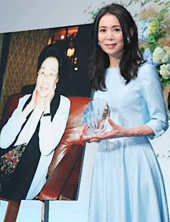 竹内まりや 岩谷時子賞を受賞「夫・山下達郎も喜んでる」奨励賞に城田優